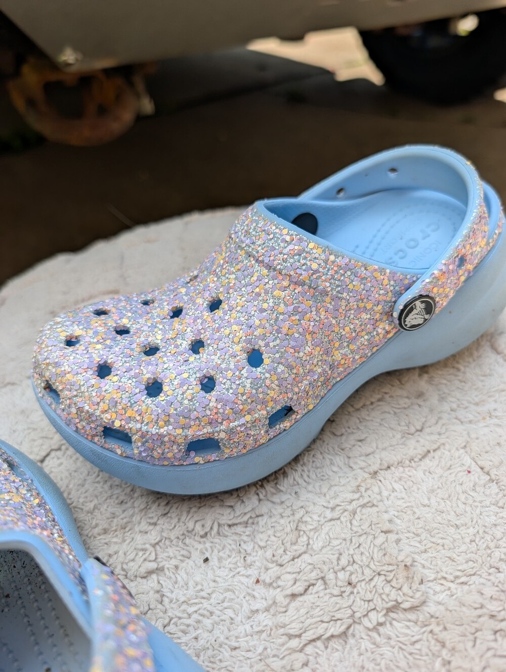 Women's Textured Sparkly Crocs Size 6 - Picture 5 of 5